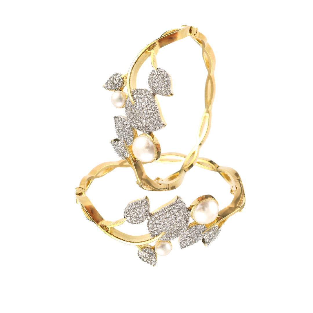 Women Gold-Plated Pearl Bracelet for Women and Girls