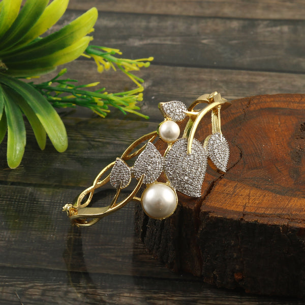 Women Gold-Plated Pearl Bracelet for Women and Girls
