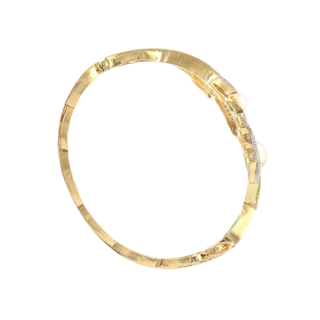 Women Gold-Plated Pearl Bracelet for Women and Girls