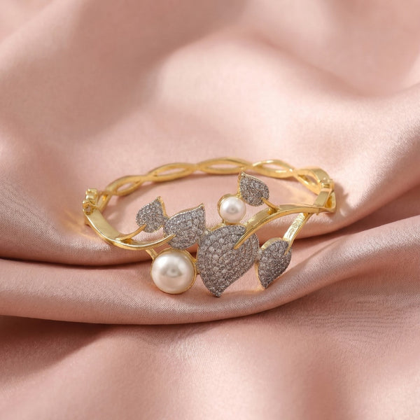Women Gold-Plated Pearl Bracelet for Women and Girls