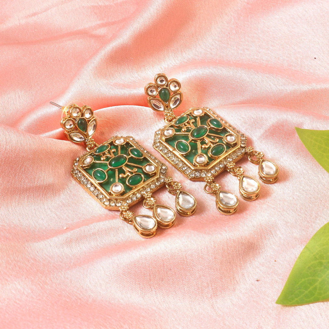 Silver-Plated Kundan & Mother Pearl Stone-Studded Jewellery Set