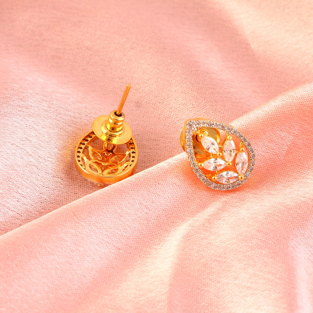 18 Kt Gold Plated Pearl & Cubic Zirconia Studded Pendant Necklace Set
